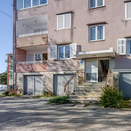 Rosa Apartment