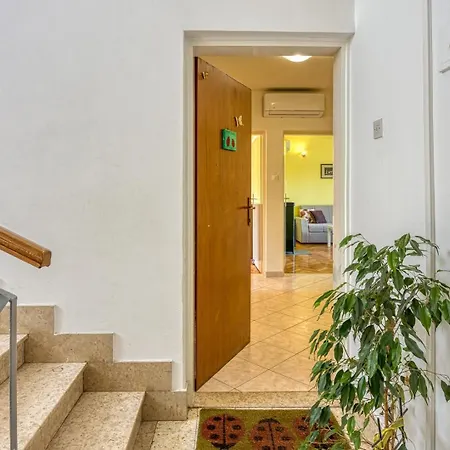 Rosa Apartment